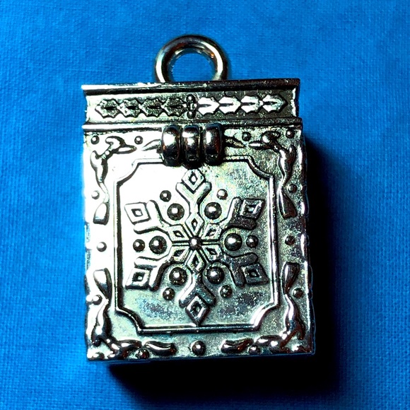 Vintage Silver Tone Rectangular Prayer Box Pendant w/Trinkets - Picture 3 of 10